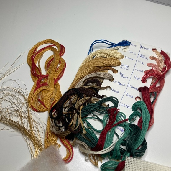 Santa & Holly cross stitch Kit Gold Nuggets Dimensions Vintage Christmas Complet - Picture 4 of 5